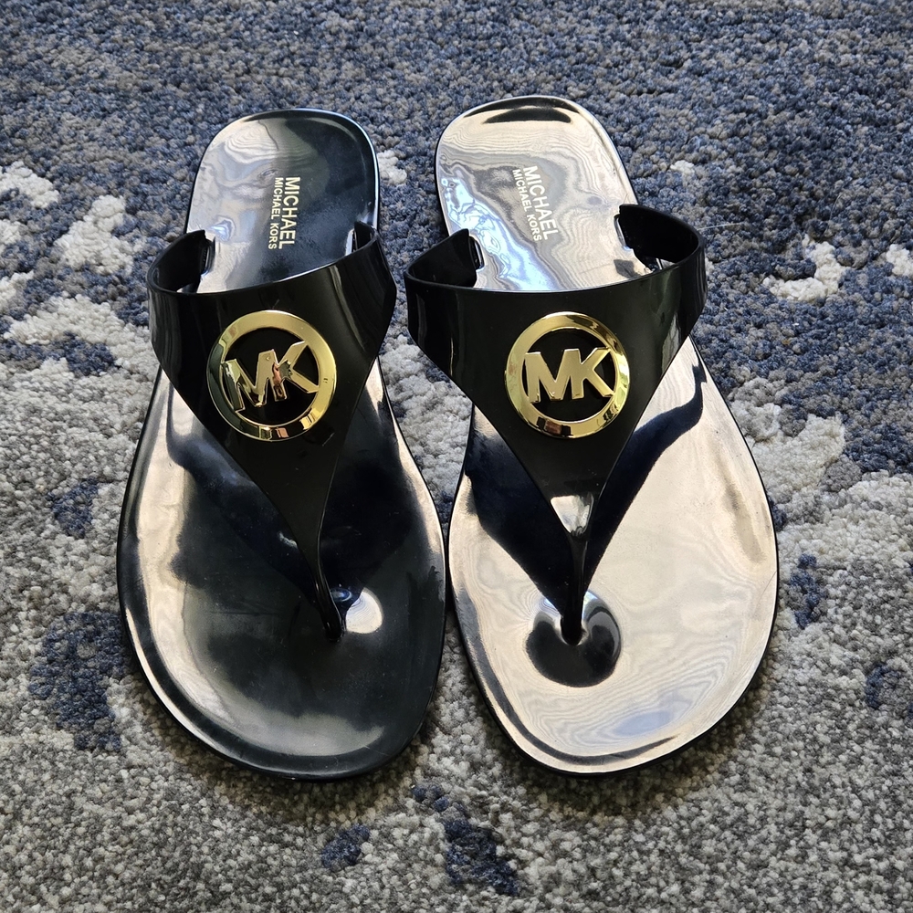 Michael Kors Black Lillie Jelly  Flip Flops with Gold Emblem Size 9M Like New